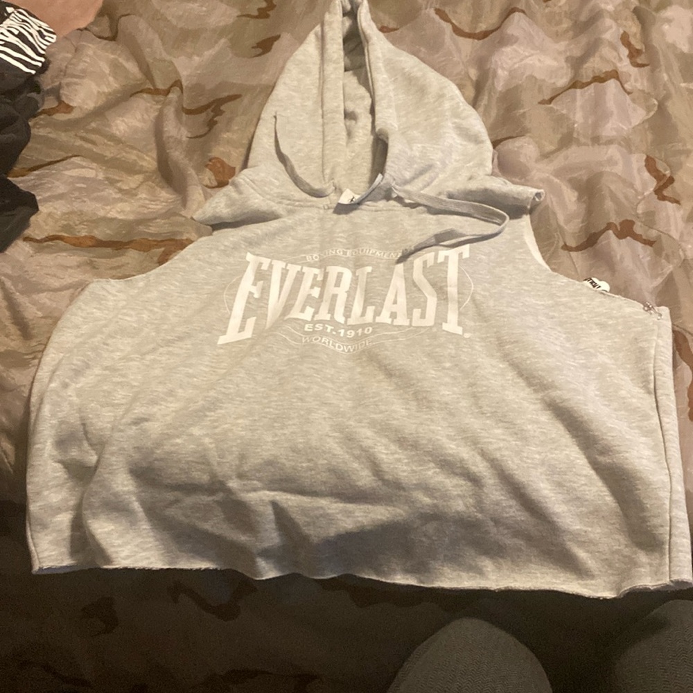 Cropped Sleeveless Everlast Hoodie